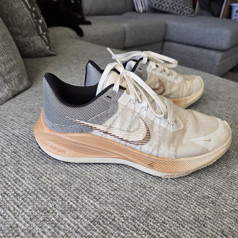 Nike Zoom Cream and Tan Running Shoes
